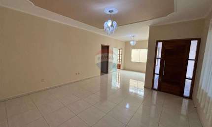 Casa para alugar em Jardim Itamarati de 170.00m² com 3 Quartos, 1 Suite e 2 Garagens