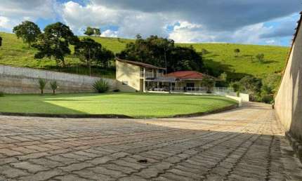 Chácara para venda em Borda Da Mata de 256.00m² com 4 Quartos, 2 Suites e 30 Garagens