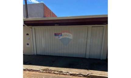 Casa para venda em Jardim Serelepe de 120.00m² com 2 Quartos e 2 Garagens