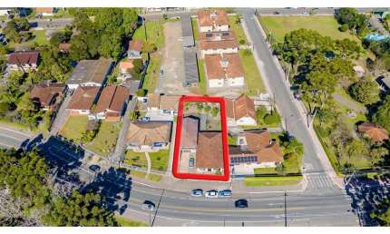 Sobrado para venda em Quatro Barras de 653.00m² com 6 Quartos e 3 Garagens