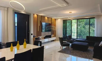 Casa de Condomínio para alugar em Parque Residencial Itapeti de 293.00m² com 3 Quartos, 3 Suites e 5 Garagens
