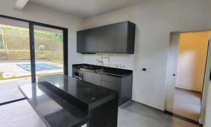 Casa de Condomínio para venda e aluguel em Vargem Grande Paulista de 216.00m² com 3 Quartos, 2 Suites e 4 Garagens