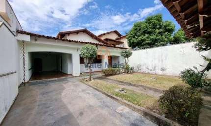Casa para alugar em Centro de 450.00m² com 3 Quartos, 1 Suite e 3 Garagens