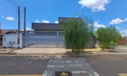Casa para venda em Parque Das Amoras Ii de 145.00m² com 3 Quartos, 1 Suite e 2 Garagens