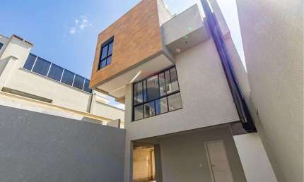 Casa para venda em Guabirotuba de 163.00m² com 3 Quartos, 1 Suite e 2 Garagens