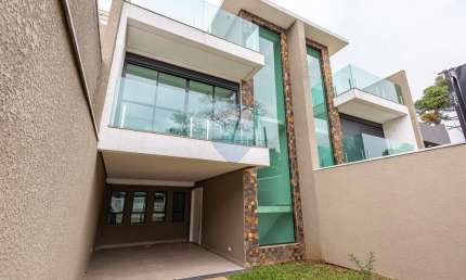 Sobrado para venda em Abranches de 180.00m² com 3 Quartos, 1 Suite e 2 Garagens