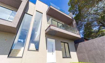 Sobrado para venda em Boqueirão de 118.00m² com 3 Quartos e 2 Suites