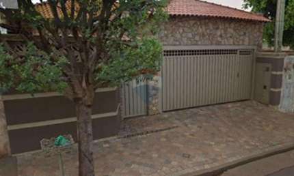 Casa para venda em Jardinópolis de 172.00m² com 3 Quartos, 1 Suite e 2 Garagens