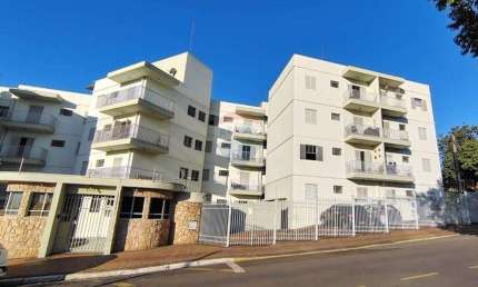 Apartamento para alugar em Centro de 42.00m² com 2 Quartos e 1 Garagem