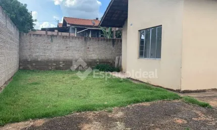 Casa para venda em Jardim Carolina de 70.00m² com 2 Quartos e 2 Garagens