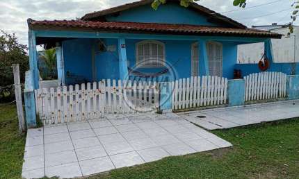 Casa para venda em Matinhos de 120.00m² com 3 Quartos, 1 Suite e 4 Garagens