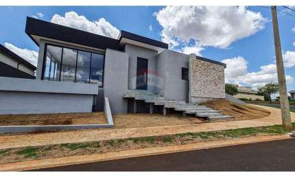 Casa de Condomínio para alugar em Residencial Alto Do Castelo de 229.48m² com 3 Quartos e 3 Suites