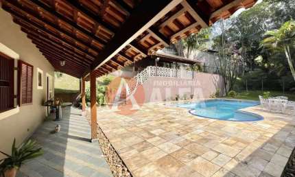 Casa para venda em Chácara Dos Lagos de 321.00m² com 3 Quartos, 3 Suites e 8 Garagens