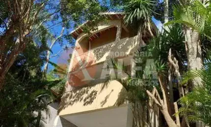 Casa para venda em Transurb de 290.00m² com 5 Quartos e 4 Suites