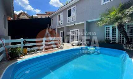 Casa para venda em Jardim Flórida de 285.00m² com 5 Quartos, 5 Suites e 4 Garagens