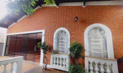 Casa para alugar em São Dimas de 213.00m² com 4 Quartos, 2 Suites e 4 Garagens