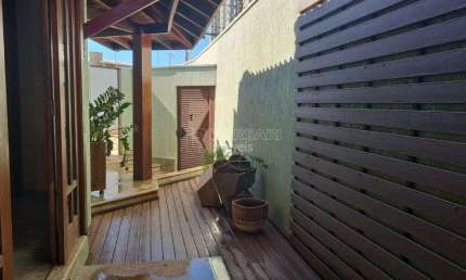 Casa para venda em Jardim Botânico de 206.00m² com 3 Quartos, 1 Suite e 3 Garagens