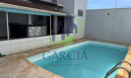 Casa para alugar em Vila São Carlos de 250.00m² com 4 Quartos, 1 Suite e 2 Garagens