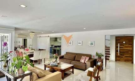 Casa para venda em Residencial Euroville de 375.13m² com 5 Quartos, 4 Suites e 8 Garagens