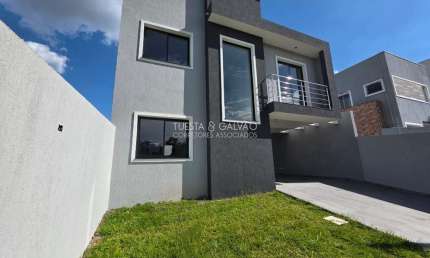 Sobrado para venda em Campo Magro de 124.00m² com 3 Quartos, 1 Suite e 2 Garagens