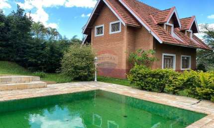 Casa para venda em Serra Negra de 200.00m² com 3 Quartos, 1 Suite e 6 Garagens