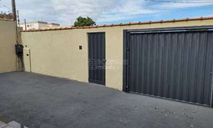 Casa para alugar em Jardim Residencial Elvio Lupo de 108.00m² com 2 Quartos e 2 Garagens