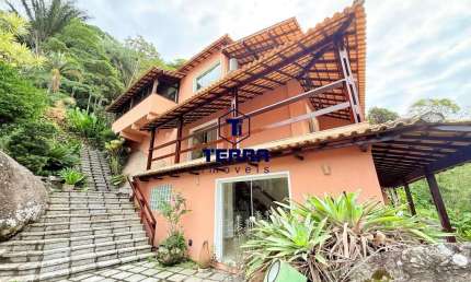 Casa para venda em Itacoatiara de 374.00m² com 1 Quarto, 3 Suites e 4 Garagens