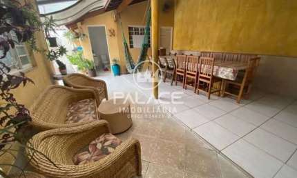 Casa para venda em Santa Terezinha de 220.00m² com 3 Quartos, 1 Suite e 3 Garagens