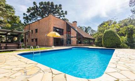 Casa para alugar em Campo Magro de 450.00m² com 5 Quartos, 3 Suites e 10 Garagens