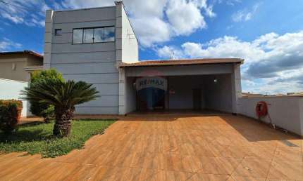 Casa para venda em Jardinópolis de 216.00m² com 4 Quartos, 2 Suites e 4 Garagens