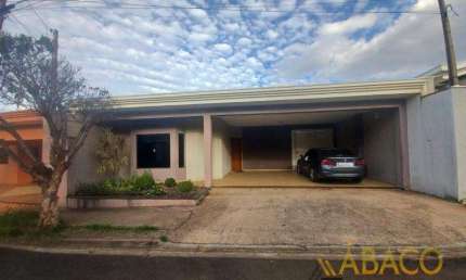 Casa para venda em Centro de 229.00m² com 3 Quartos, 2 Suites e 4 Garagens