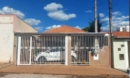 Casa para venda em Centro de 77.00m² com 3 Quartos, 1 Suite e 2 Garagens