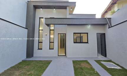 Casa para venda em Jardim Esperança de 158.00m² com 3 Quartos, 1 Suite e 2 Garagens