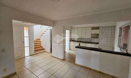 Sobrado para alugar em Jardim Canadá de 150.00m² com 2 Quartos, 1 Suite e 4 Garagens
