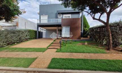 Sobrado para alugar em Residencial E Empresarial Alphaville de 310.00m² com 3 Quartos, 3 Suites e 4 Garagens