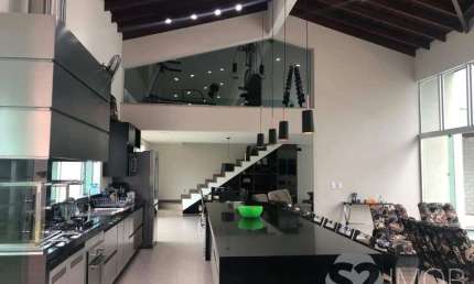 Casa para alugar em Parque Guainco de 700.00m² com 5 Quartos, 5 Suites e 4 Garagens
