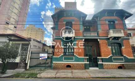 Casa para alugar em Centro de 220.00m² com 3 Quartos e 4 Garagens