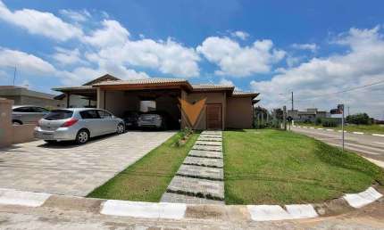 Casa para venda e aluguel em Centro de 181.65m² com 3 Quartos, 1 Suite e 4 Garagens