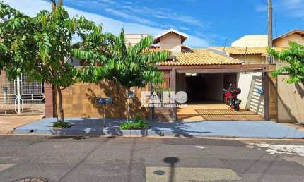 Casa para venda em Residencial Califórnia de 120.00m² com 3 Quartos, 1 Suite e 3 Garagens