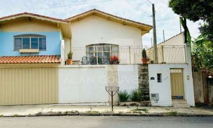 Casa para venda em Jardim Oreana de 300.18m² com 3 Quartos, 1 Suite e 2 Garagens