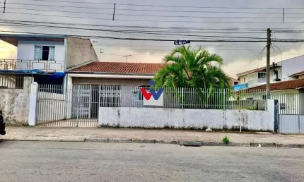 Casa para venda em Campo Comprido de 200.00m² com 2 Quartos e 2 Garagens