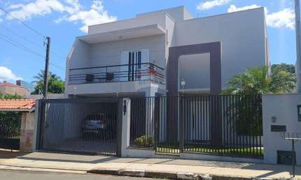 Casa para venda em Jardim Burity de 276.00m² com 3 Quartos, 1 Suite e 2 Garagens