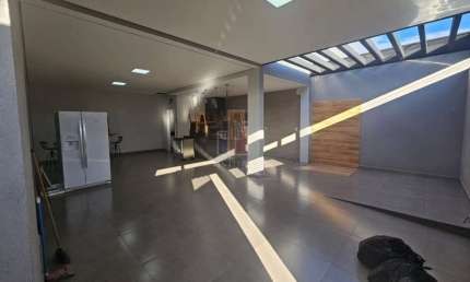 Casa para venda em Vila Santista de 184.00m² com 2 Quartos, 2 Suites e 4 Garagens