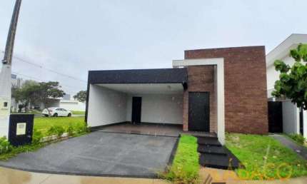 Casa para venda em Jardim Jockey Clube de 180.00m² com 4 Quartos, 1 Suite e 2 Garagens