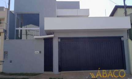 Sobrado para venda em Planalto Paraíso de 216.00m² com 3 Quartos, 1 Suite e 4 Garagens