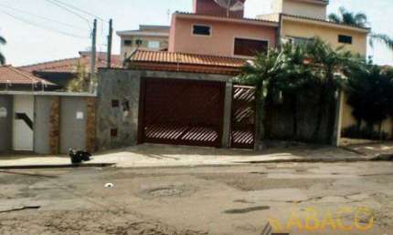 Sobrado para venda em Jardim Centenário de 229.74m² com 4 Quartos, 1 Suite e 4 Garagens