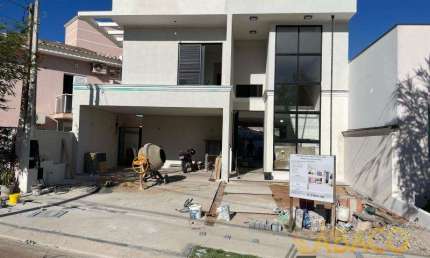 Sobrado para venda em Jardim Jockey Clube de 257.00m² com 4 Quartos, 4 Suites e 4 Garagens