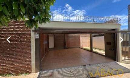 Casa para alugar em Centro de 267.00m² com 4 Quartos, 1 Suite e 5 Garagens