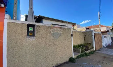Casa para venda em Centro de 231.60m² com 6 Quartos, 2 Suites e 2 Garagens