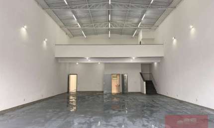 Galpão / Depósito / Armazém para alugar em Jardim Bom Clima de 170.00m² com 3 Garagens